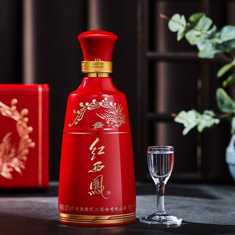 西鳳酒：展現(xiàn)傳統(tǒng)釀造技藝<strong></p>
<p>西鳳酒
</strong>，卓越品質續(xù)寫華章:西鳳酒

