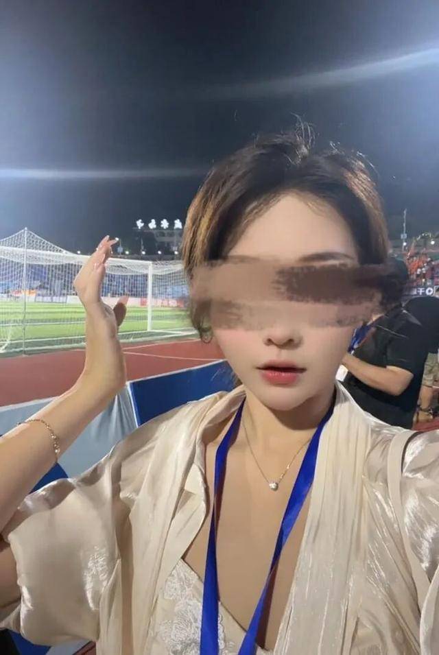 湖南一女主播被偽裝的包裹炸傷<strong></p>
<p>西鳳酒
</strong>，永州公安：正在核實(shí)具體情況:西鳳酒

