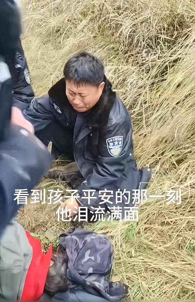 遼寧4歲女童被找到后，一身泥濘的派出所所長坐地心疼直哭，民警：這是咱們的本職工作:西鳳酒
